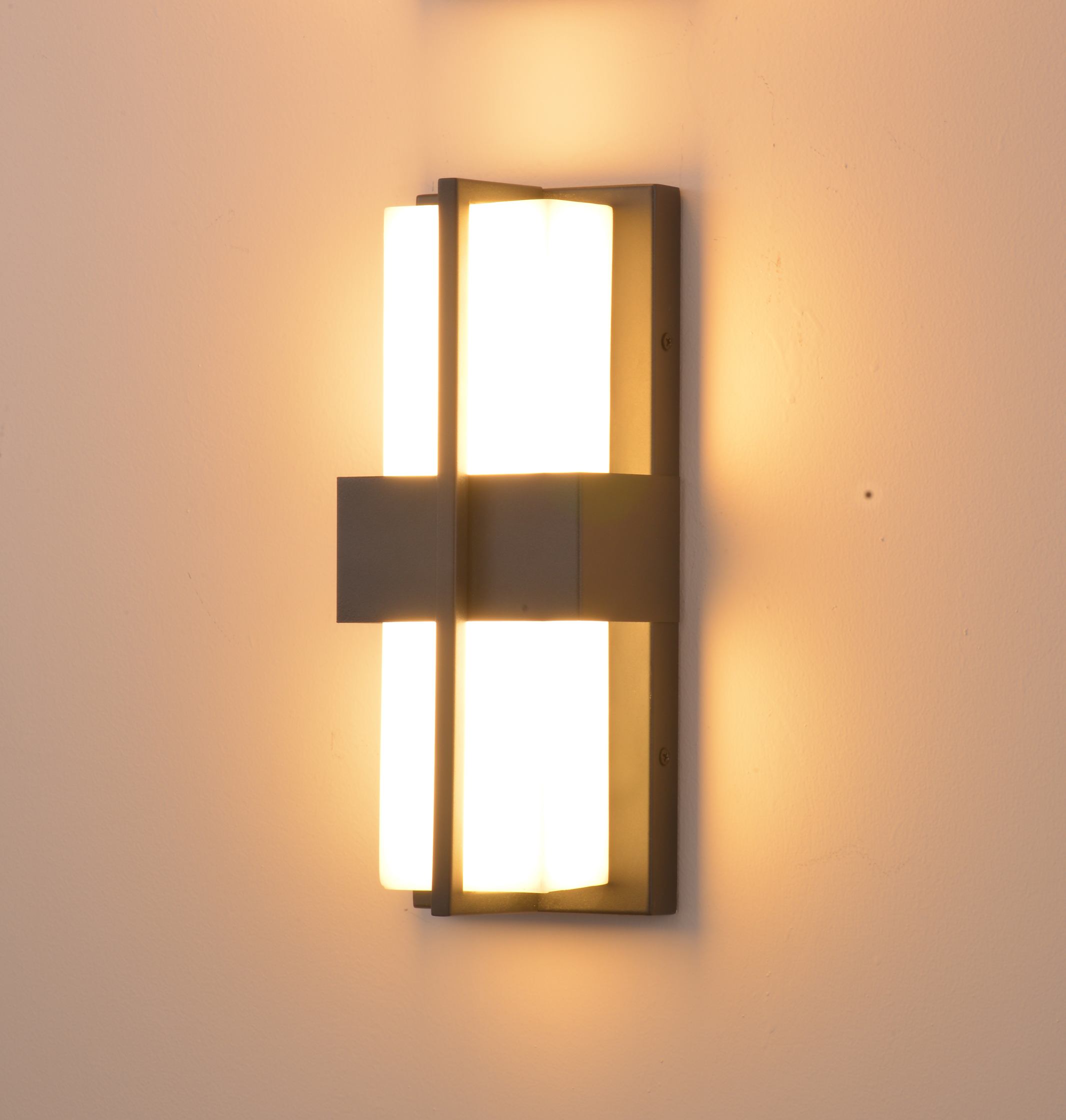 Moderni geometrinen metalliseinävalaisin
